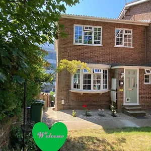 https://redhill-town-centre-3-bed-house-near-gatwick-airport.brighton-hotels-england.com