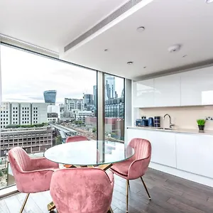 https://luxury-apartment-in-tower-hill.brighton-hotels-england.com